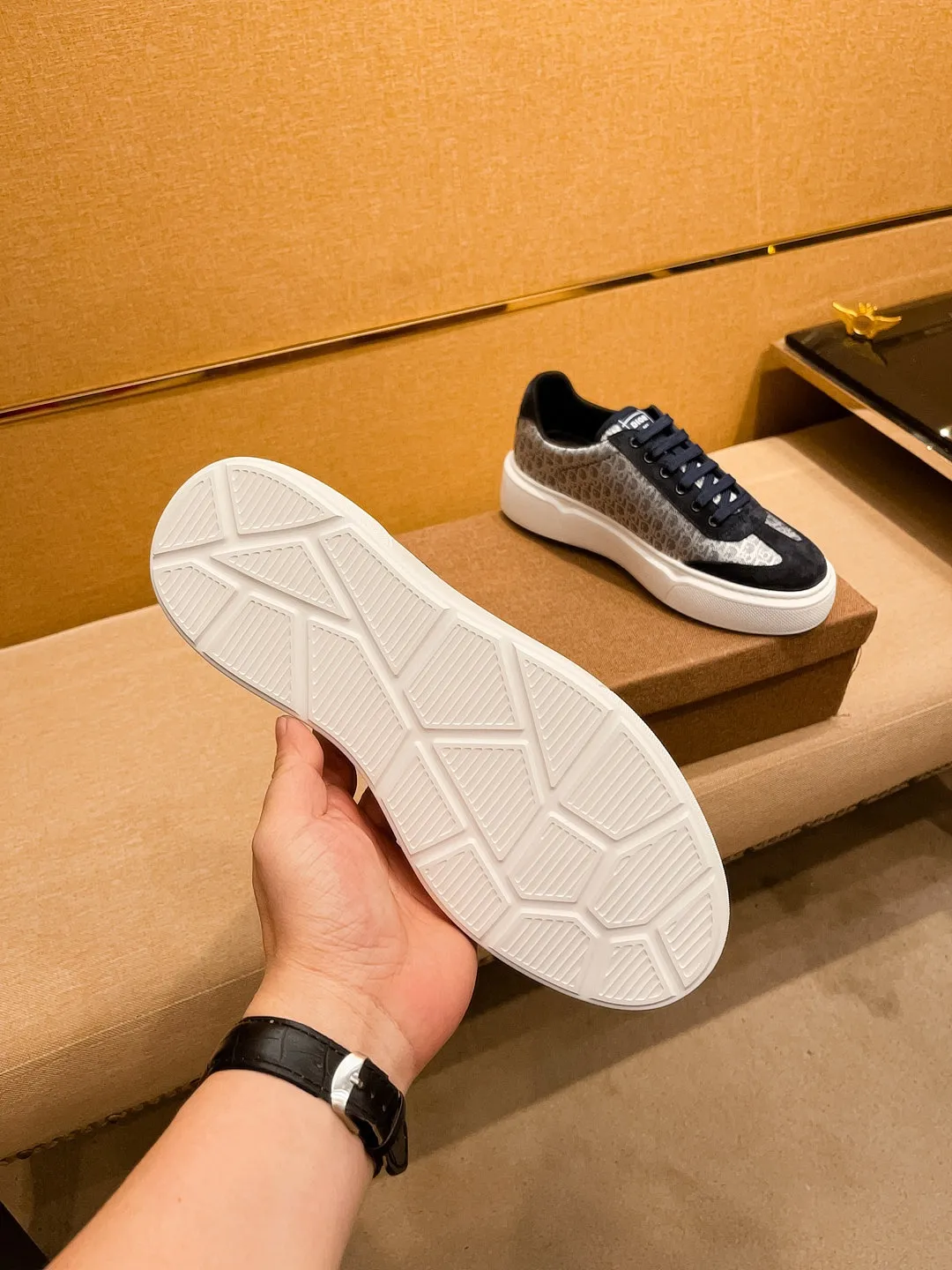 Men's shoes💰 400💰🔥【Dior】🔥Men's high-end brand of shoes official website 1:1 latest masterpiece: the upper is made of Italian imported first-layer cowhide with a comfortable and breathable lining➕original non-slip and wear-resistant outsole🔥, making walking more convenient and comfortable! An exclusive new model, a stunning work, a beautiful 1:1 replica [color] compared to the official quality! Create a fashionable personality to set off your uniqueness! A must-have for trendy men! Classic🔥Size: 38-44 Color: 🔥Multiple colors available🔥